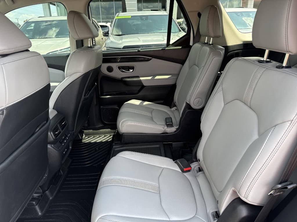 2024 Honda Pilot EX-L — photo 11 of 23