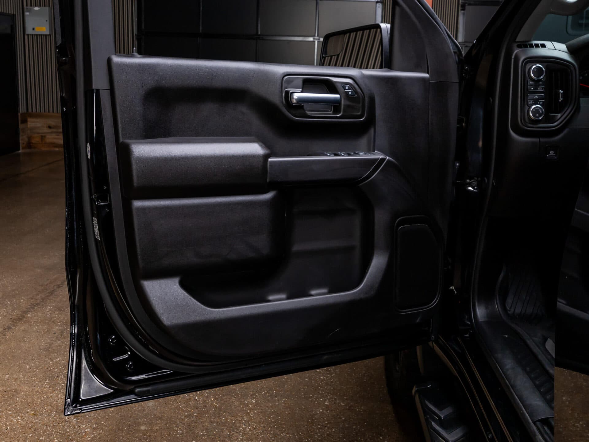 2025 GMC Sierra 1500 Pro — photo 32 of 37