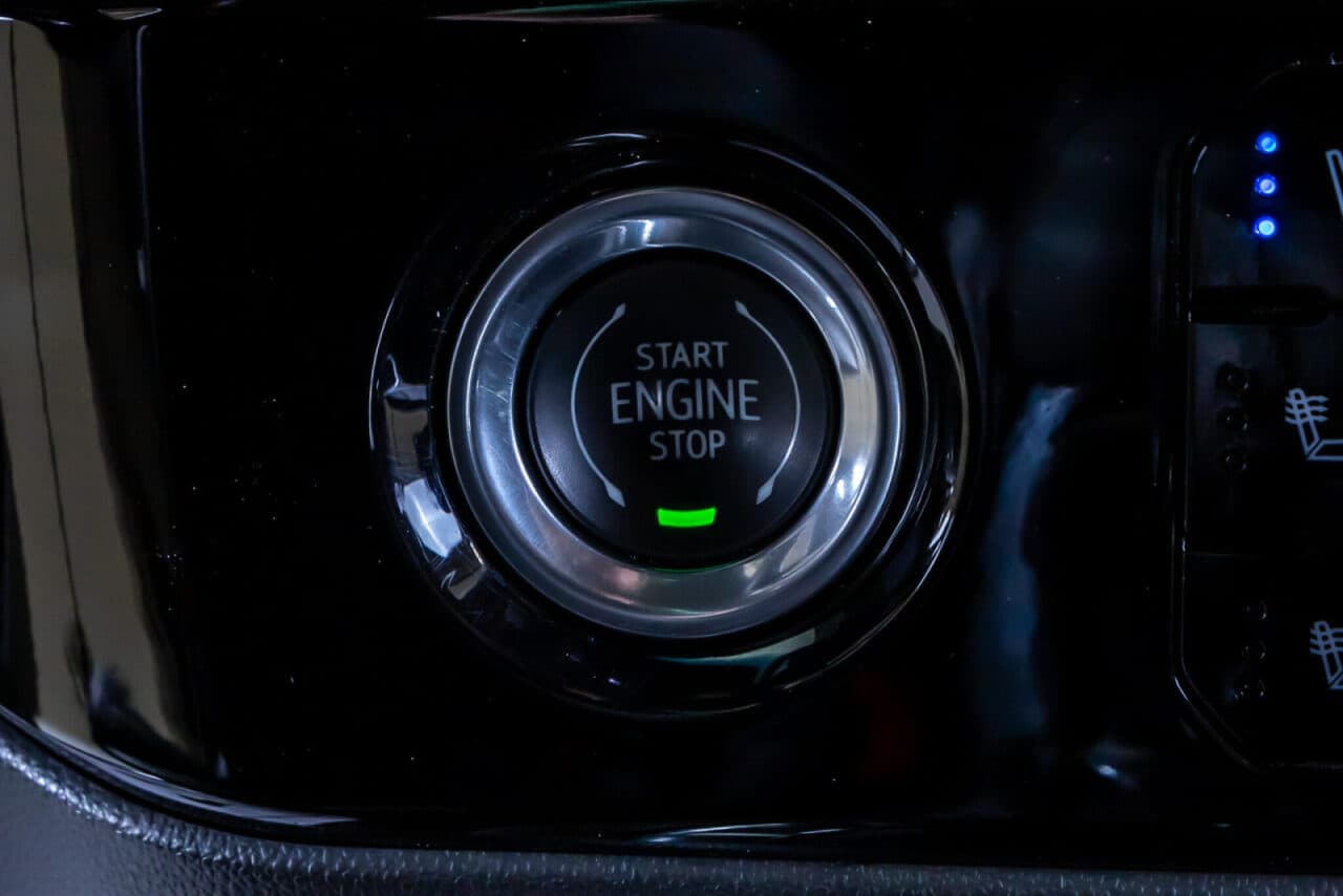 2023 GMC Sierra 1500 SLT — photo 18 of 36