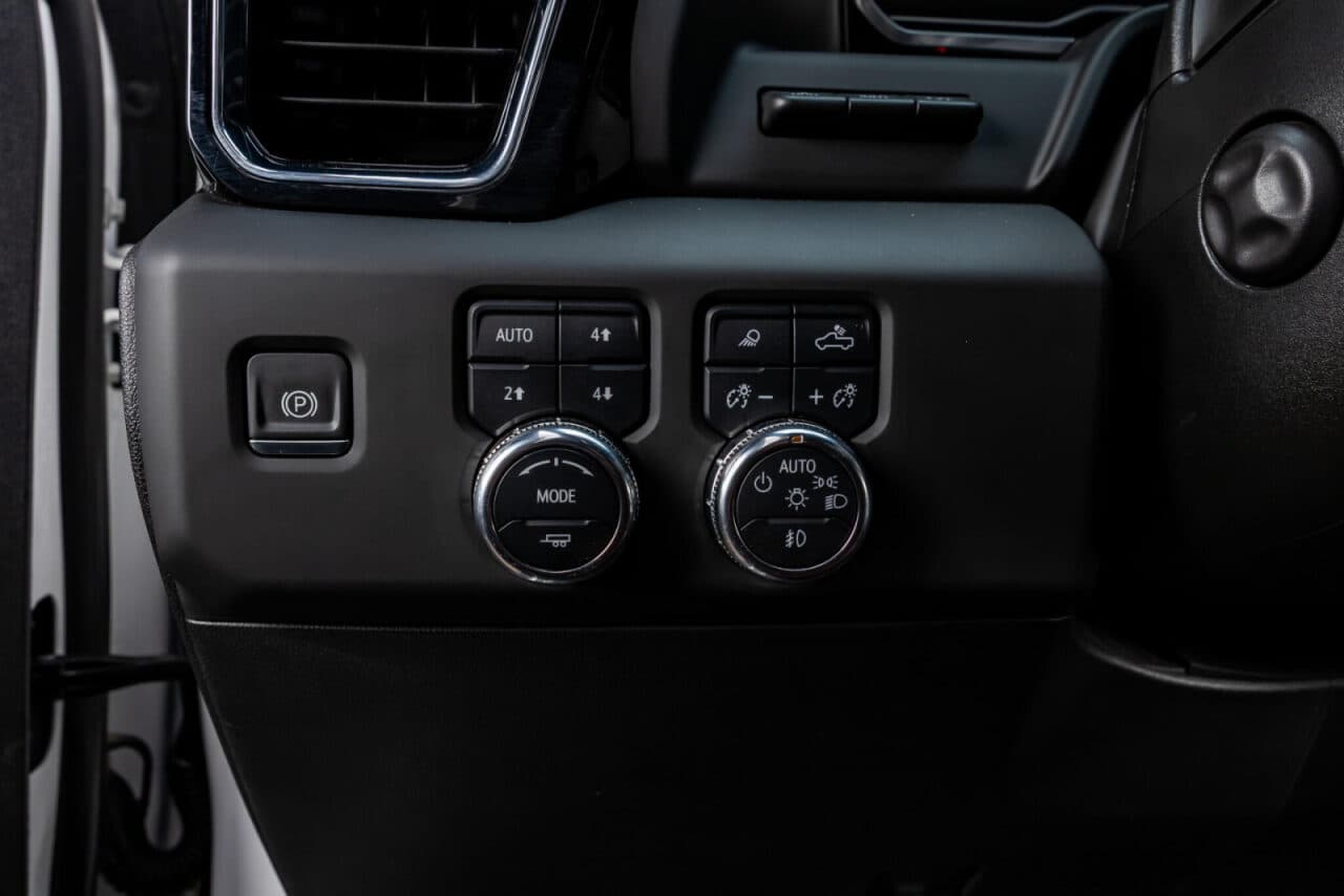 2024 GMC Sierra 1500 Denali Ultimate — photo 17 of 40