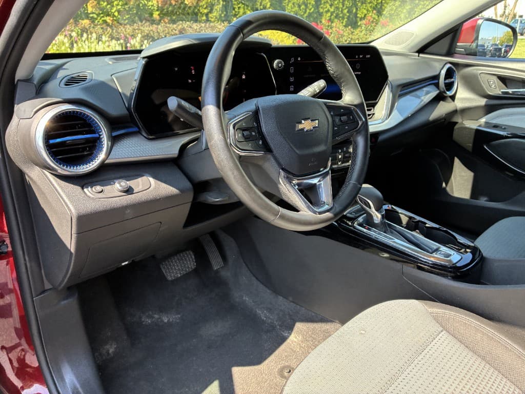 2025 Chevrolet Trax LT — photo 18 of 27