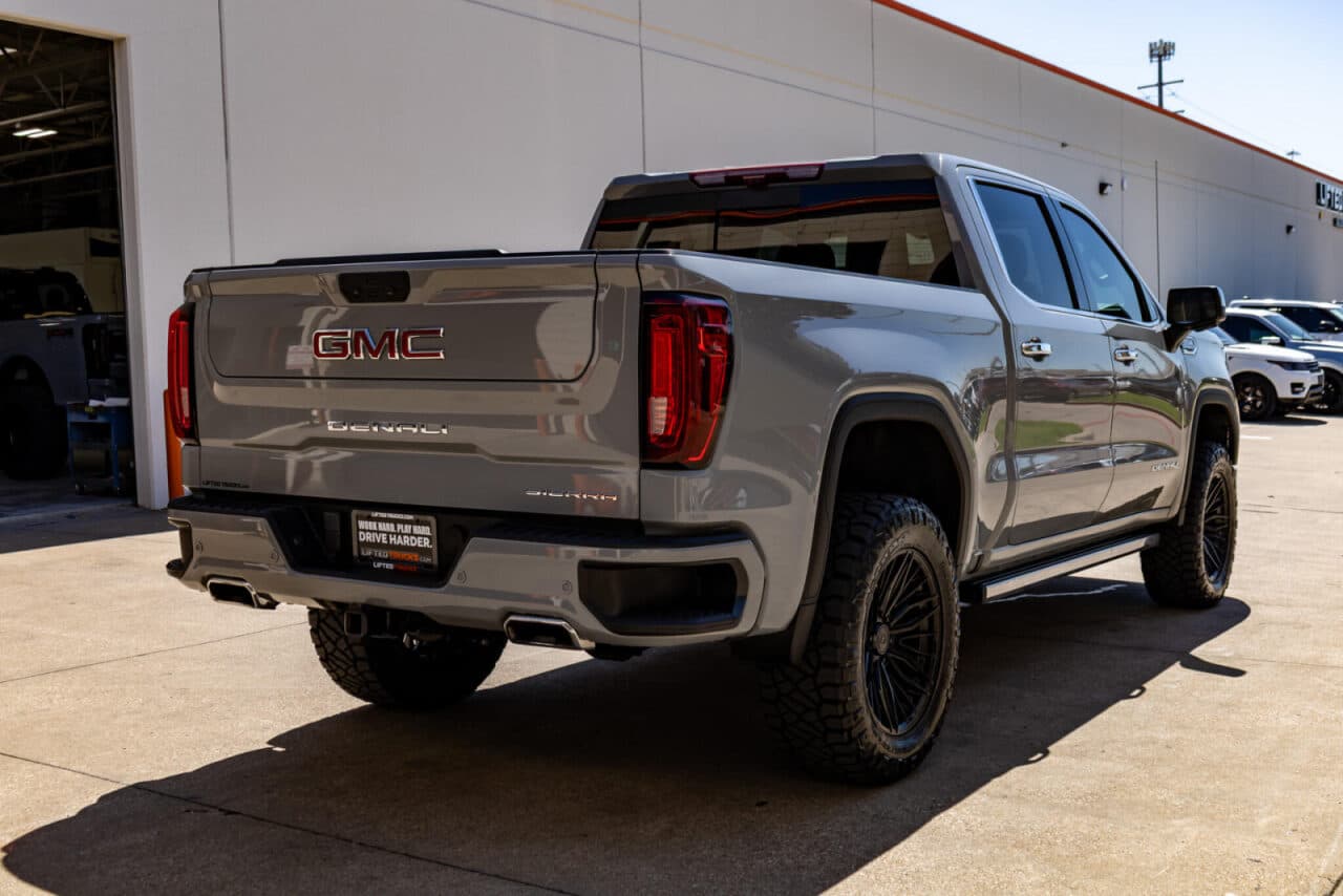 2025 GMC Sierra 1500 Denali — photo 8 of 40