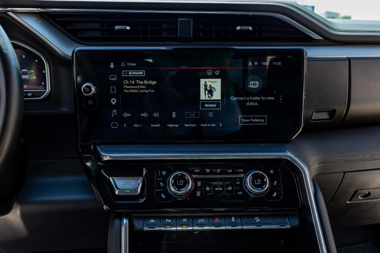 2025 GMC Sierra 1500 Denali — photo 22 of 40