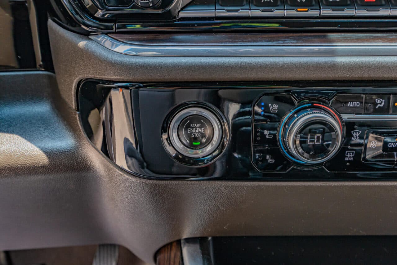 2023 GMC Sierra 1500 SLT — photo 21 of 39