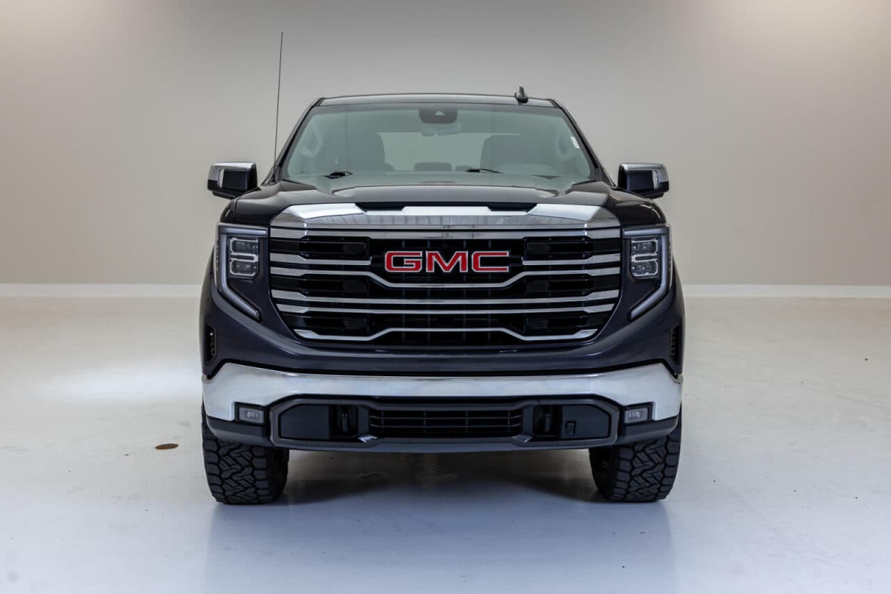 2023 GMC Sierra 1500 SLT — photo 2 of 36
