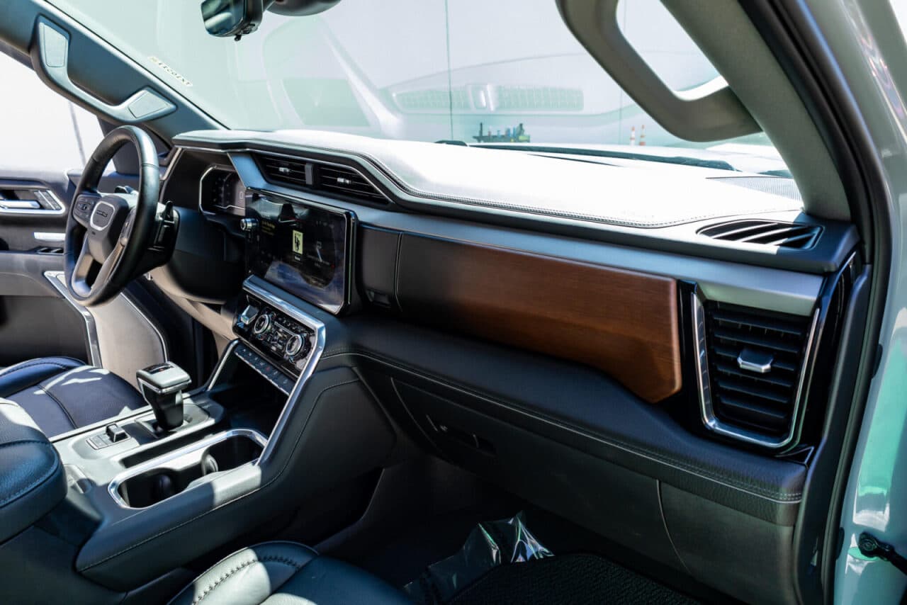 2025 GMC Sierra 1500 Denali — photo 16 of 40