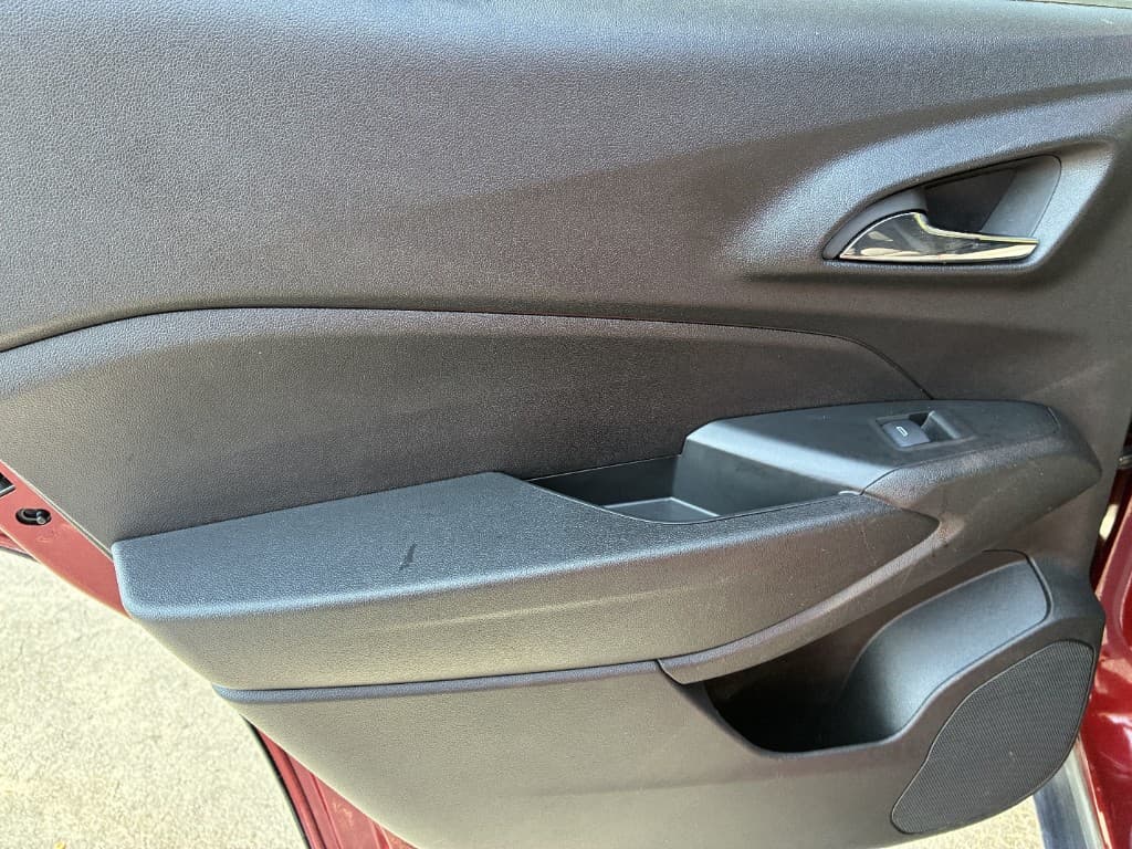2025 Chevrolet Trax LT — photo 13 of 27