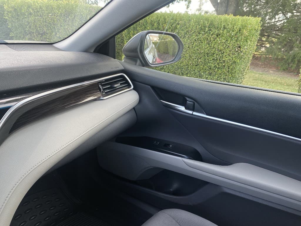 2018 Toyota Camry LE FWD — photo 14 of 15