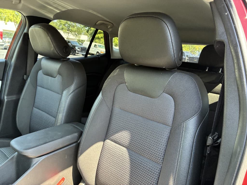 2025 Chevrolet Trax LT — photo 17 of 27