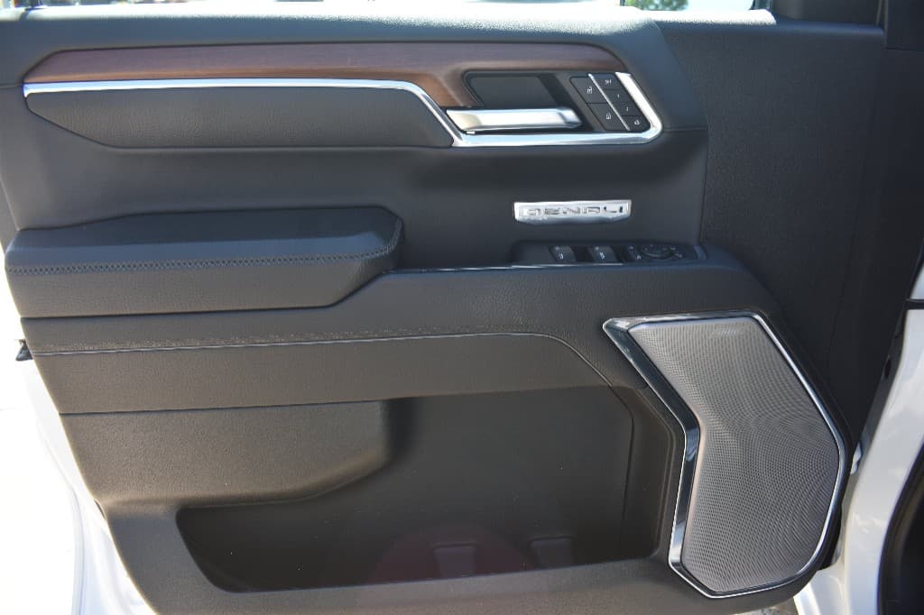 2023 GMC Sierra 1500 Denali 4WD — photo 10 of 22
