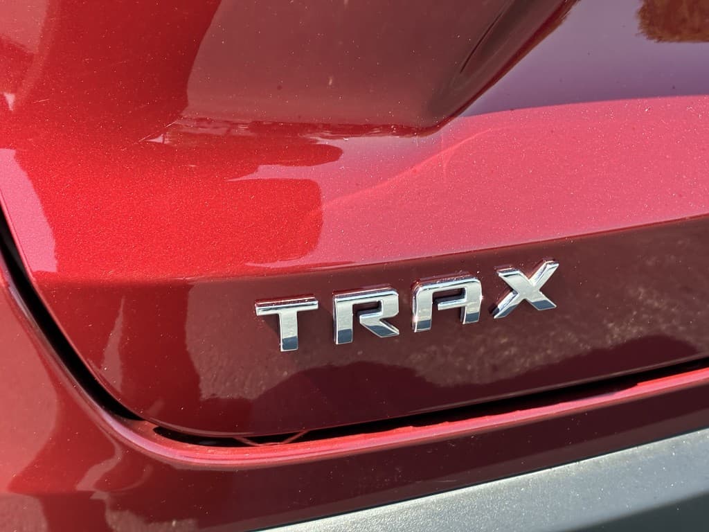 2025 Chevrolet Trax LT — photo 7 of 27