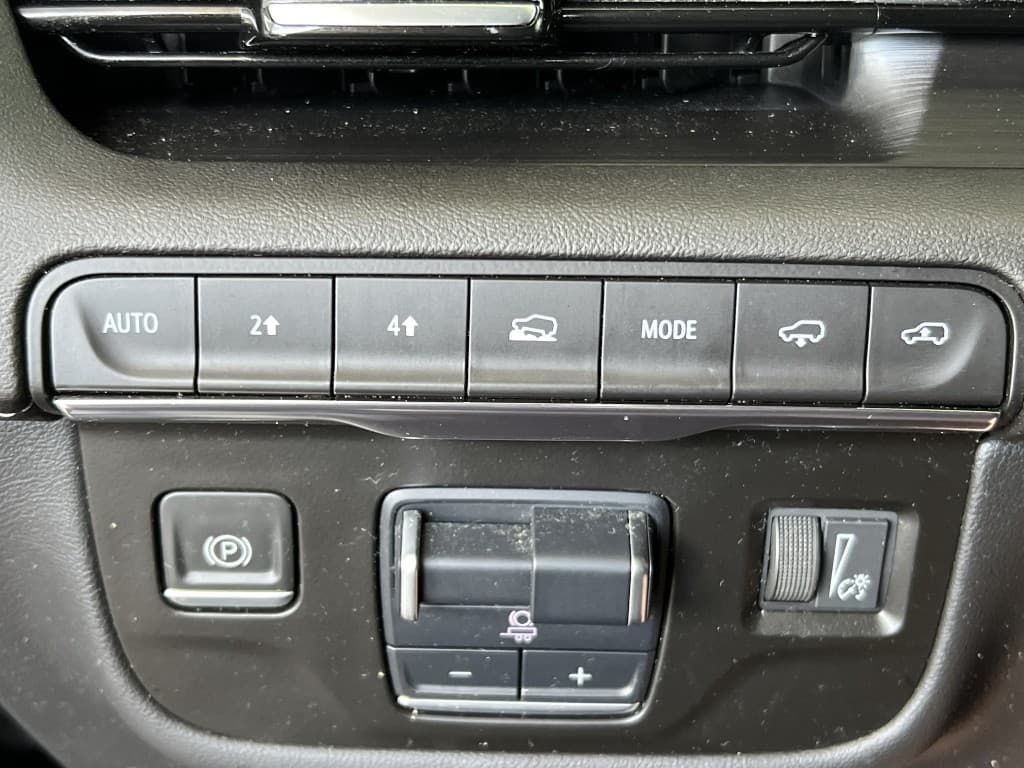 2021 Cadillac Escalade Sport — photo 20 of 27