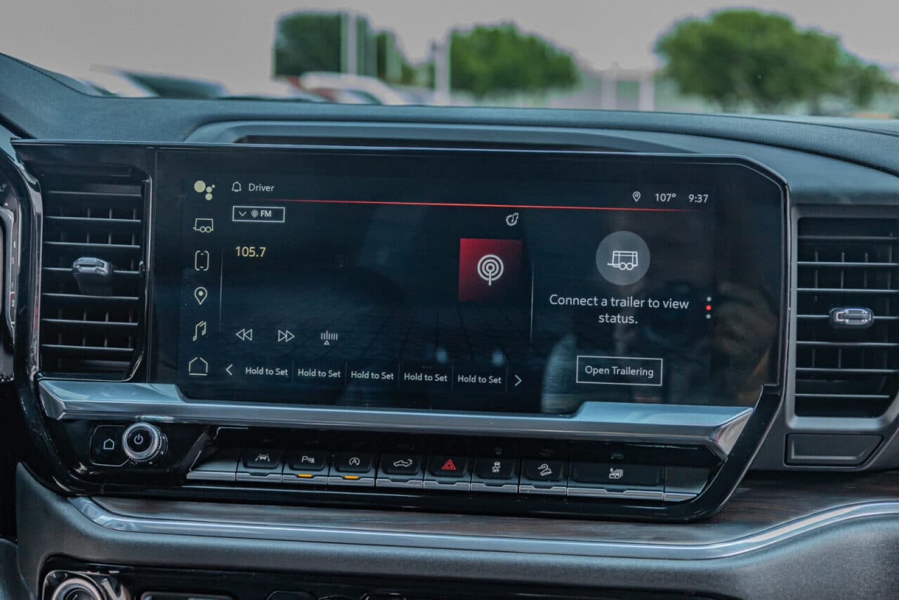 2024 GMC Sierra 1500 SLT — photo 23 of 39