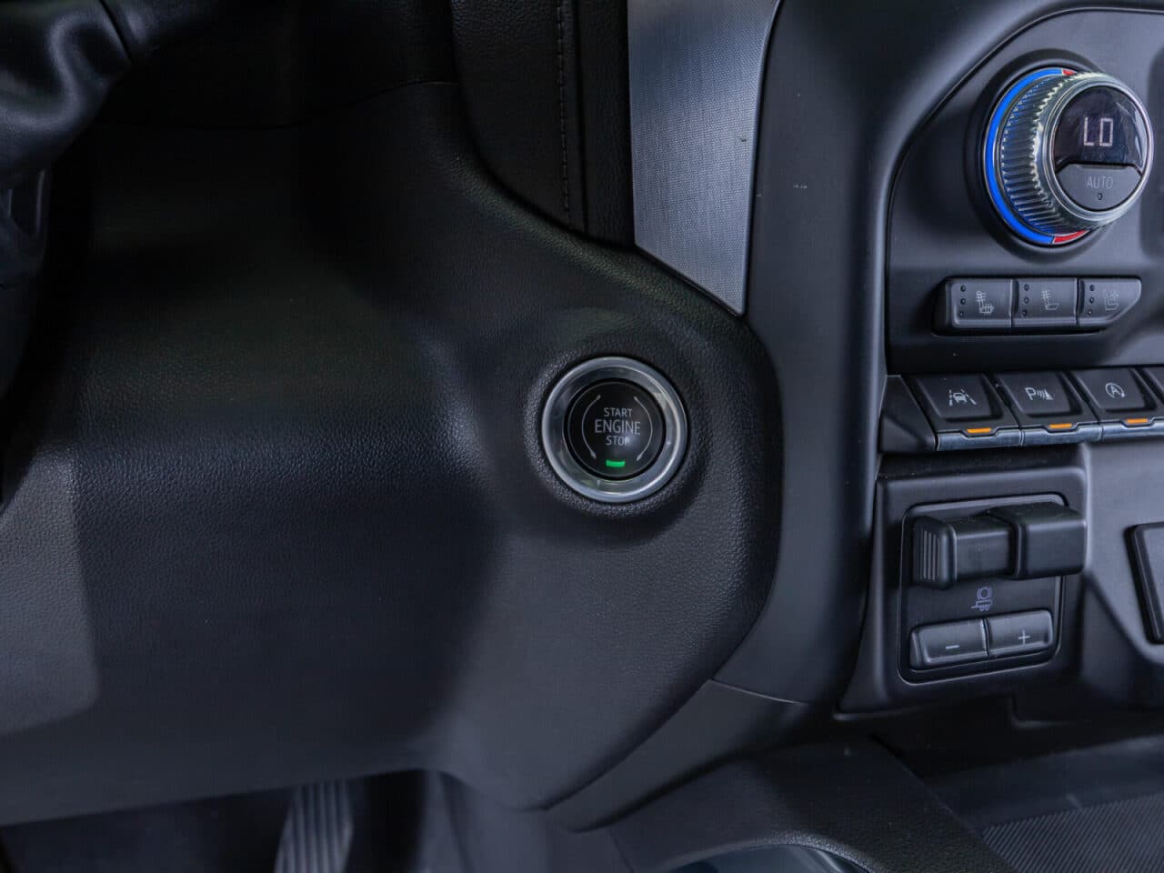 2020 GMC Sierra 1500 SLT — photo 20 of 38