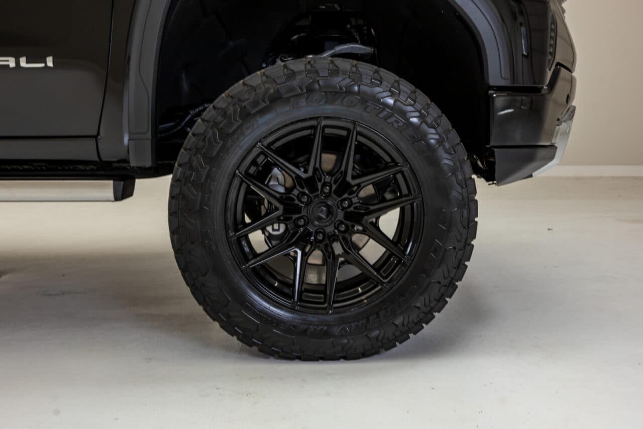 2025 GMC Sierra 1500 Denali Ultimate — photo 10 of 38