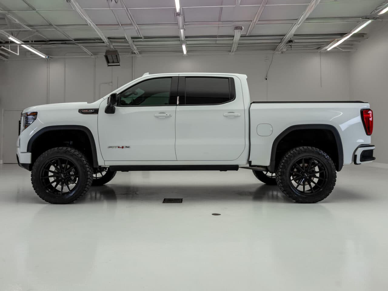 2023 GMC Sierra 1500 AT4X — photo 4 of 37