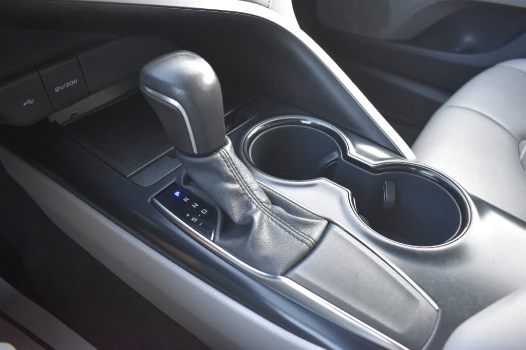 2020 Toyota Camry SE FWD — photo 12 of 13