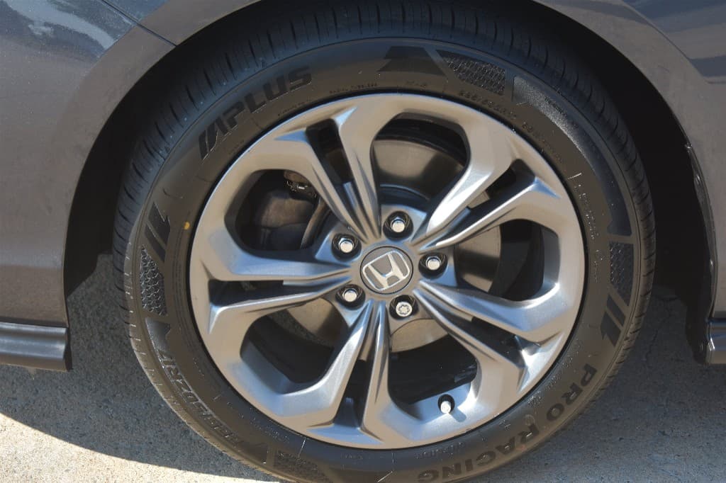 2023 Honda Accord EX FWD — photo 8 of 23