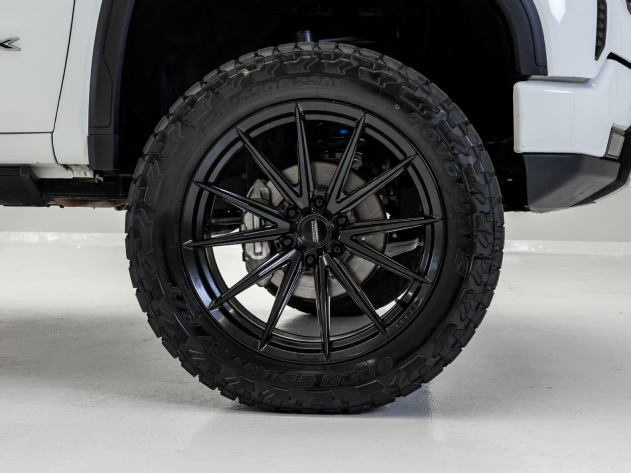 2023 GMC Sierra 1500 AT4X — photo 10 of 37