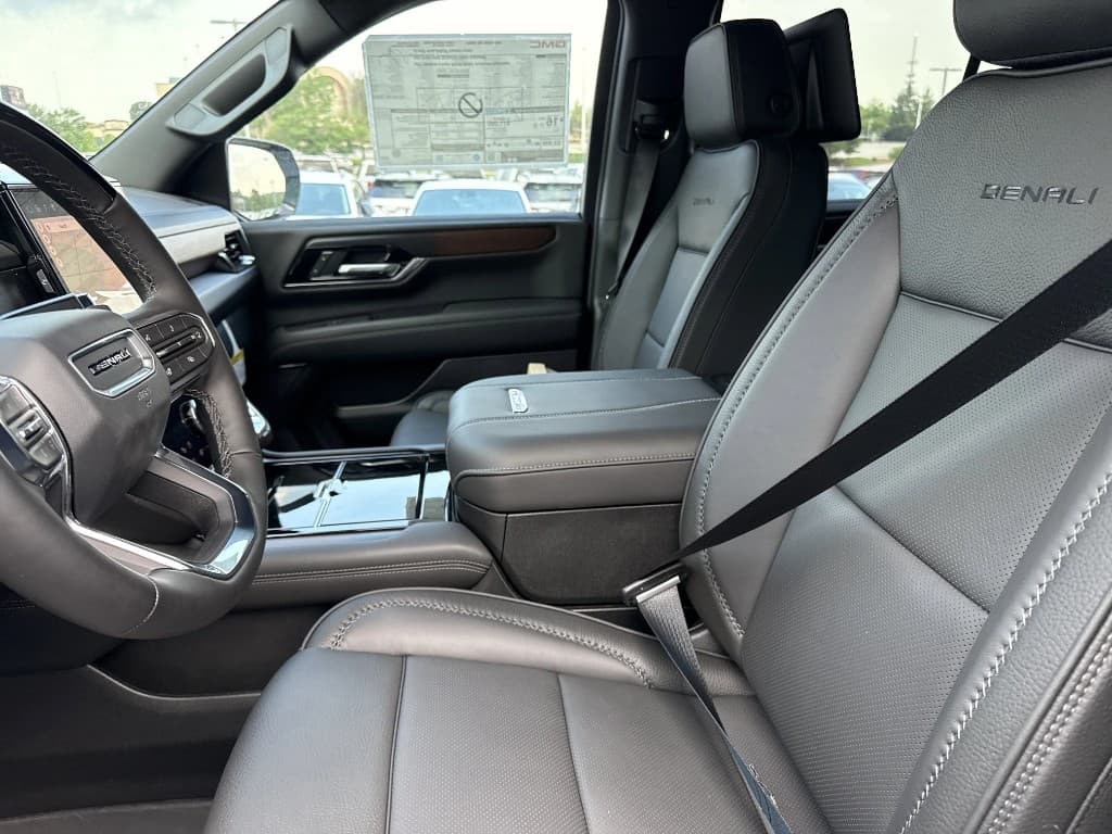 2026 GMC Yukon Denali 4WD — photo 14 of 20