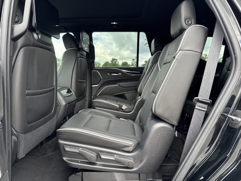 2021 Cadillac Escalade Sport — photo 23 of 32