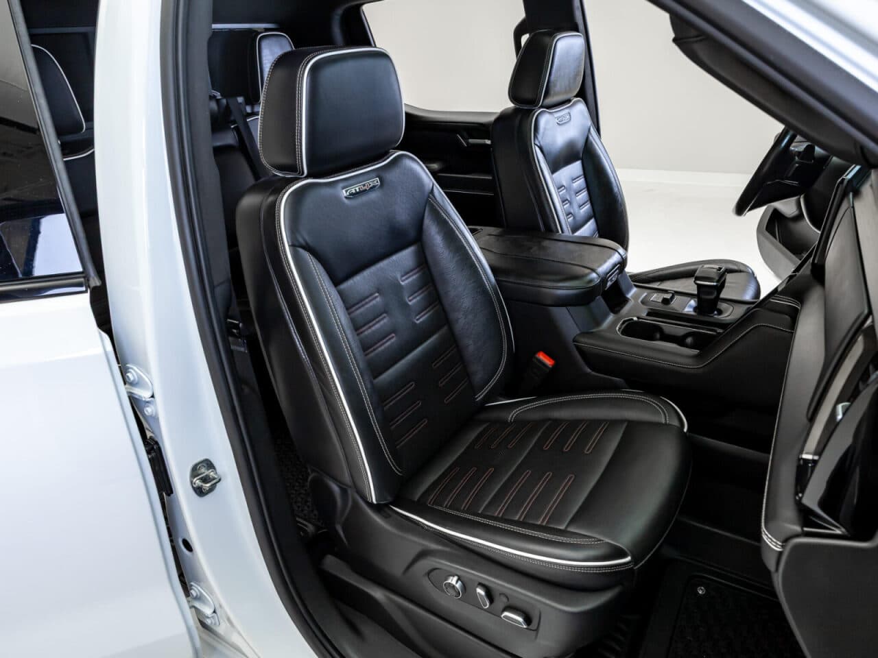 2023 GMC Sierra 1500 AT4X — photo 27 of 37