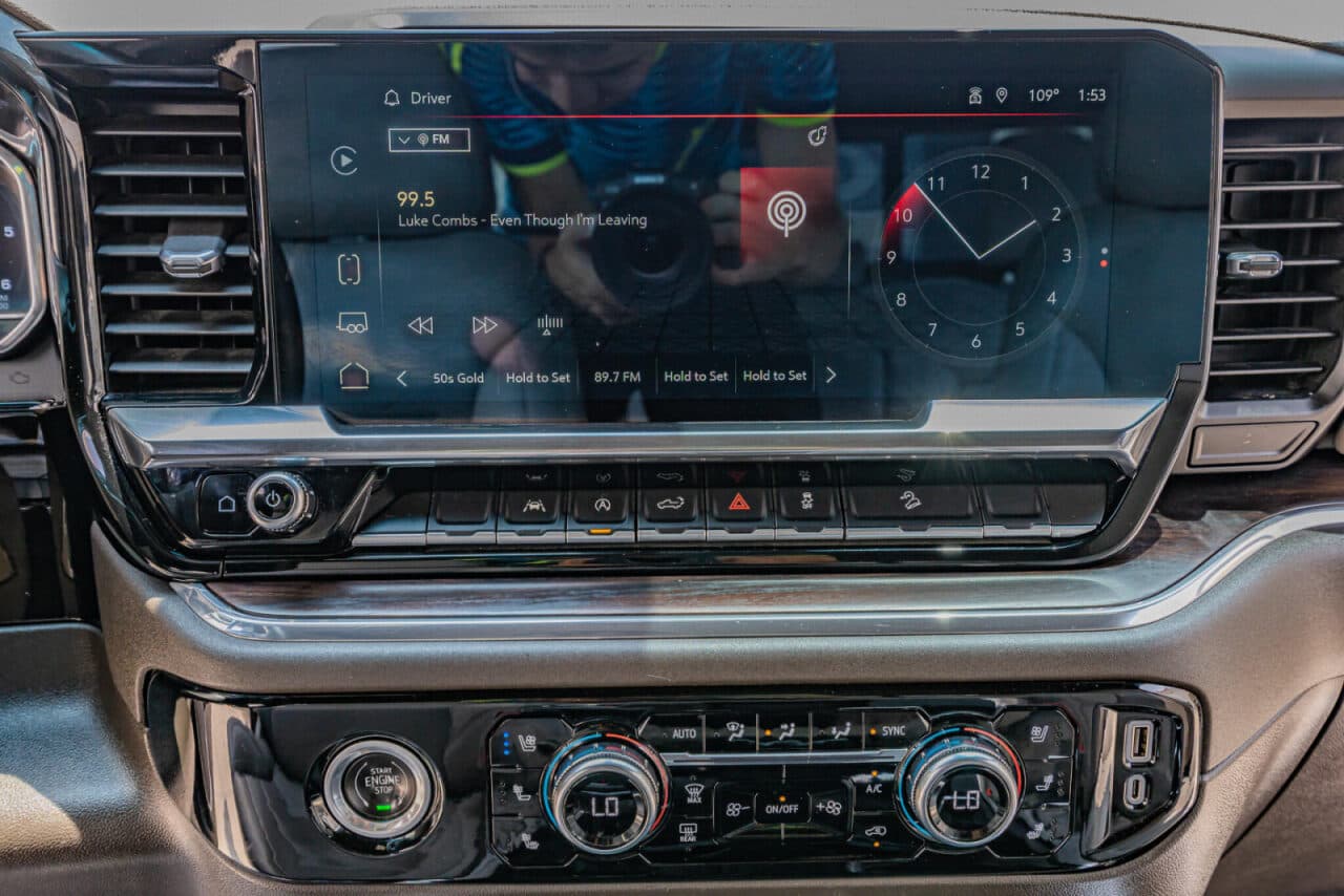 2023 GMC Sierra 1500 SLT — photo 23 of 39