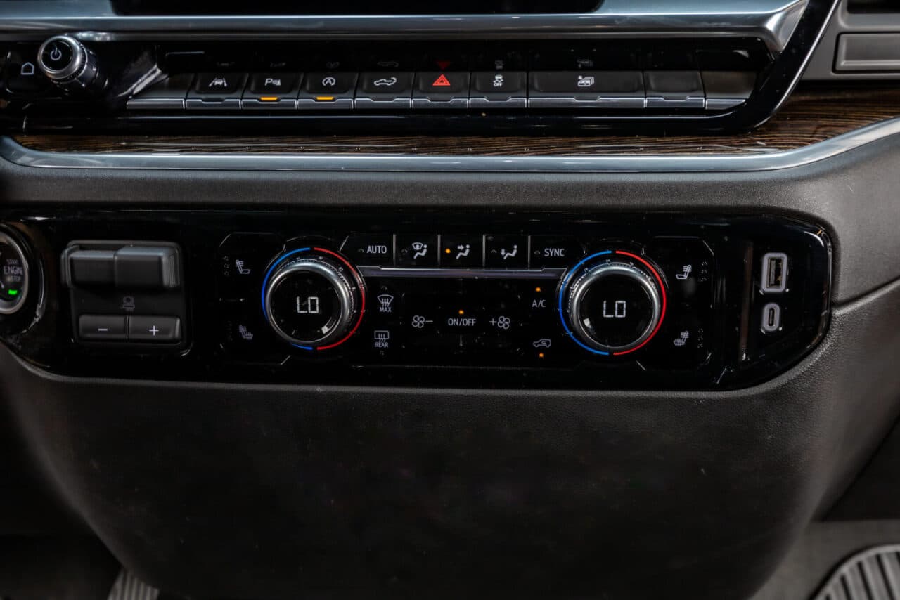 2024 GMC Sierra 1500 SLE — photo 21 of 35