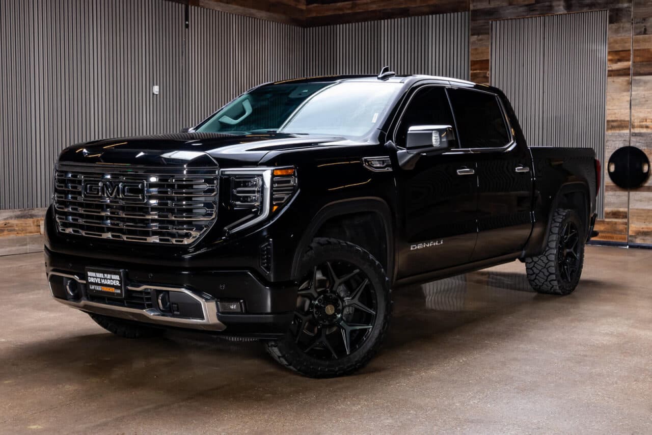 2025 GMC Sierra 1500 Denali — photo 3 of 39