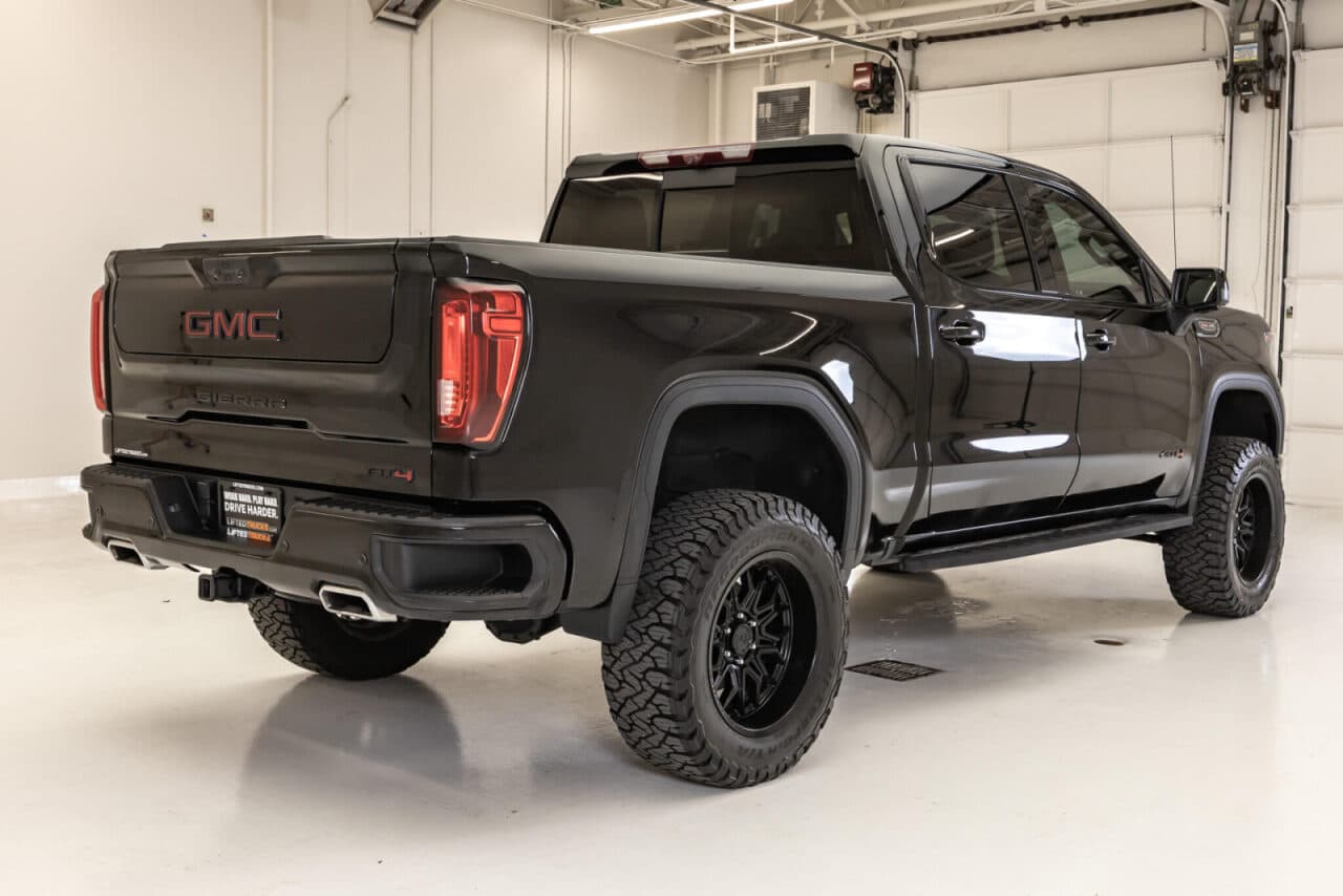 2024 GMC Sierra 1500 AT4 — photo 8 of 40
