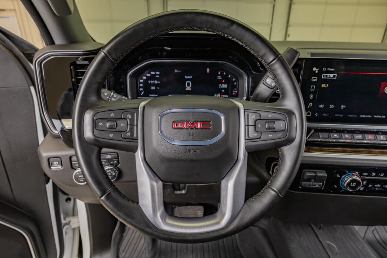 2024 GMC Sierra 1500 Elevation — photo 16 of 38