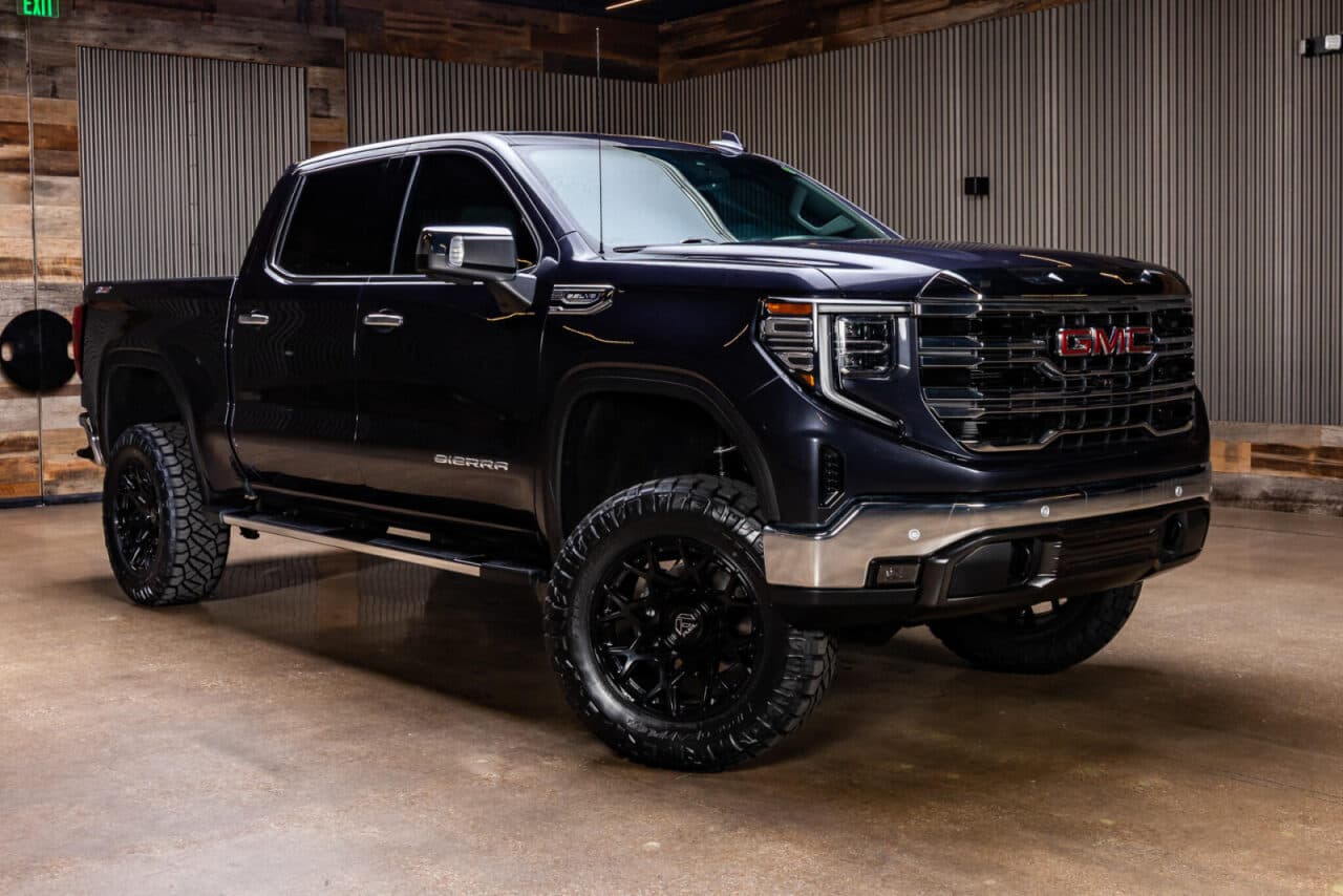 2024 GMC Sierra 1500 SLT — photo 1 of 35
