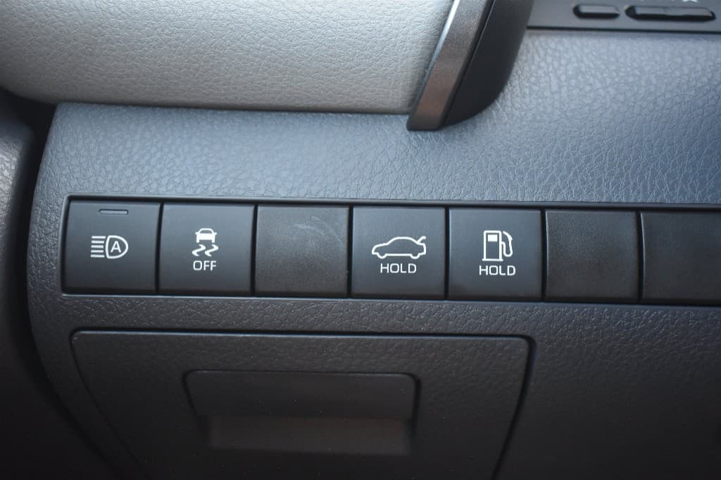 2020 Toyota Camry SE FWD — photo 13 of 13
