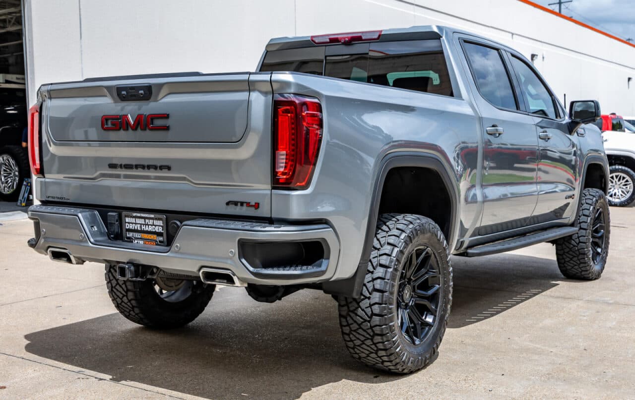 2024 GMC Sierra 1500 AT4 — photo 8 of 40
