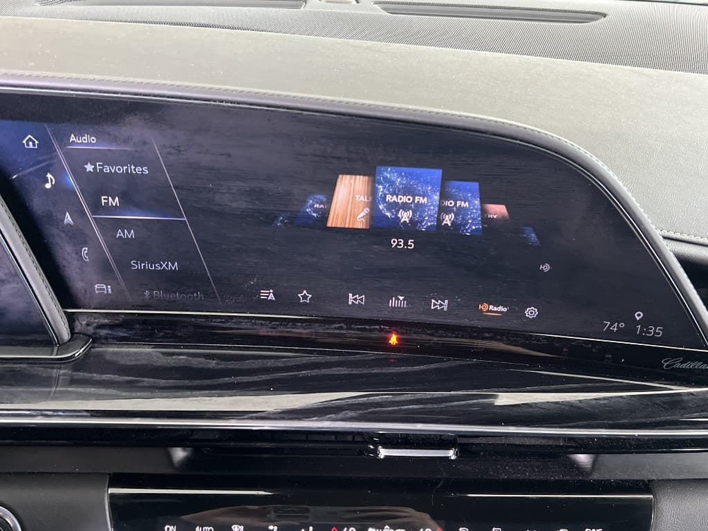 2021 Cadillac Escalade Sport — photo 17 of 27
