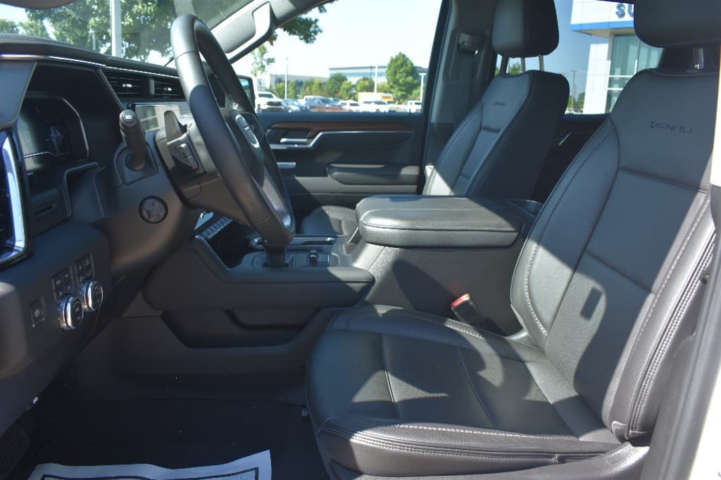 2023 GMC Sierra 1500 Denali 4WD — photo 13 of 22