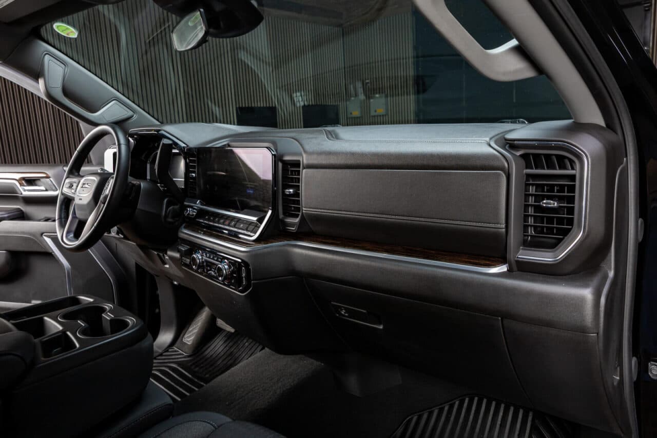 2024 GMC Sierra 1500 SLE — photo 14 of 35