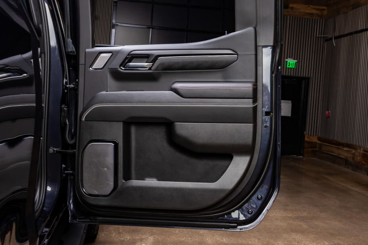 2025 GMC Sierra 1500 AT4X — photo 36 of 38