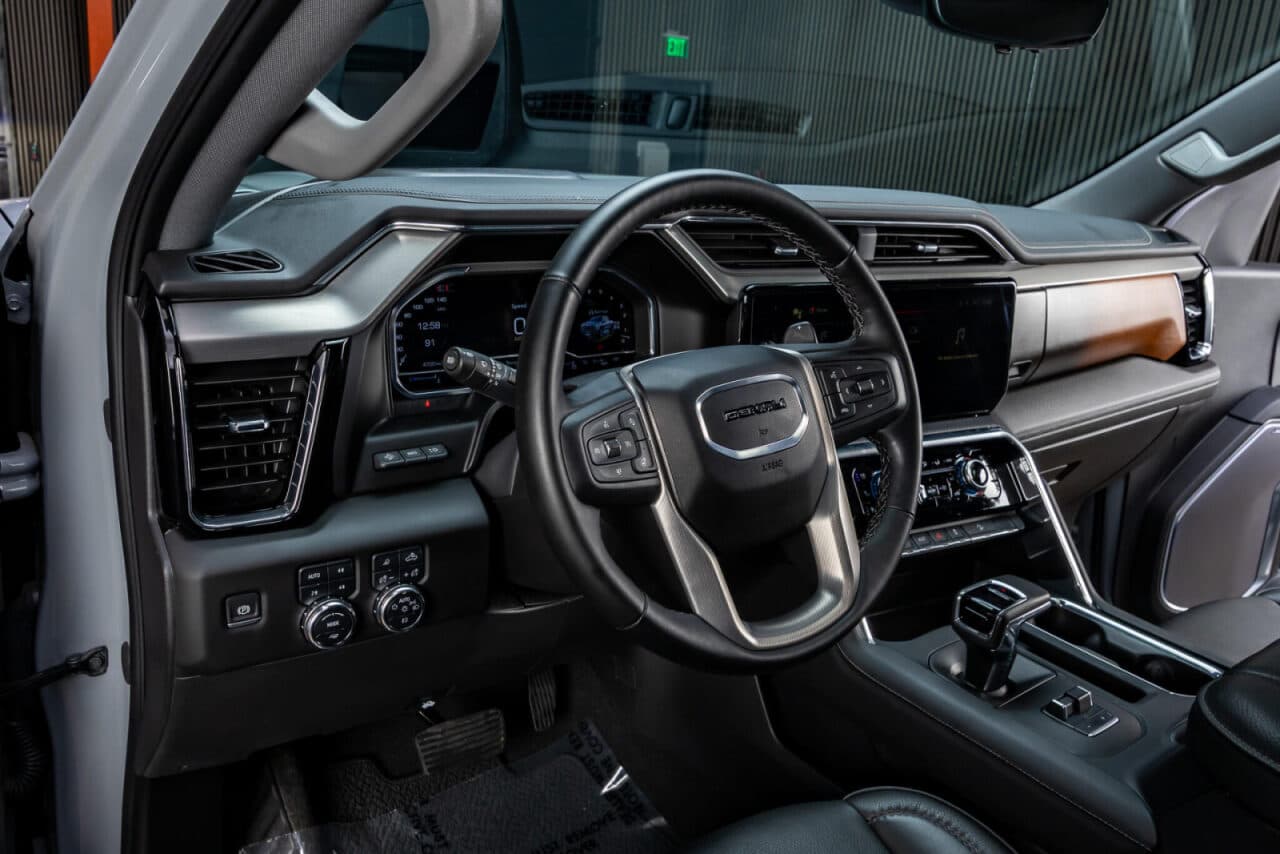 2025 GMC Sierra 1500 Denali — photo 15 of 40