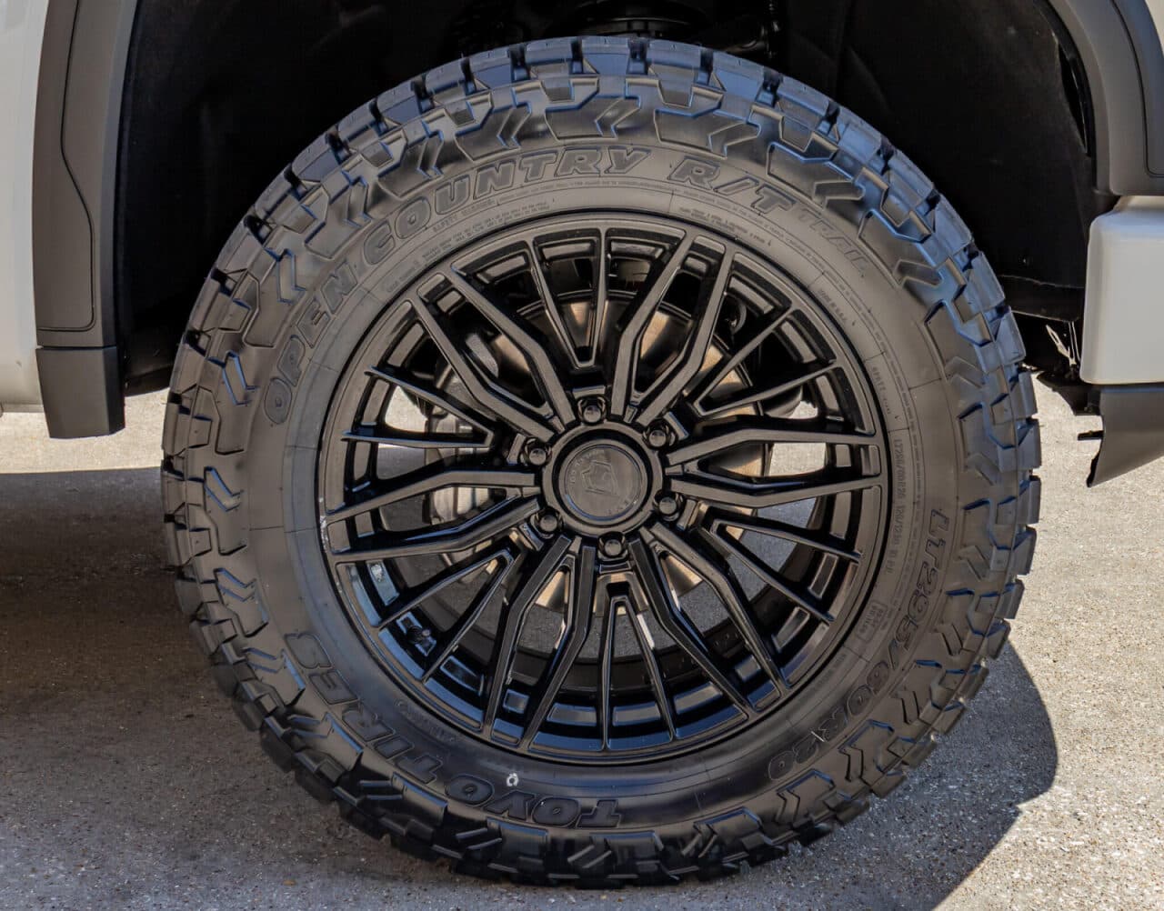 2025 GMC Sierra 1500 Elevation — photo 10 of 35