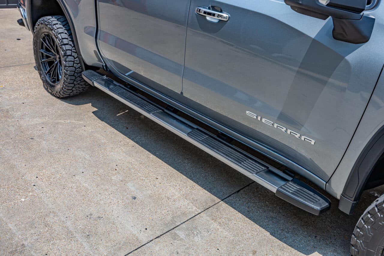 2023 GMC Sierra 1500 SLT — photo 11 of 39