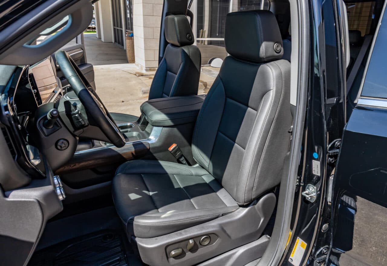 2025 GMC Sierra 1500 SLT — photo 28 of 40