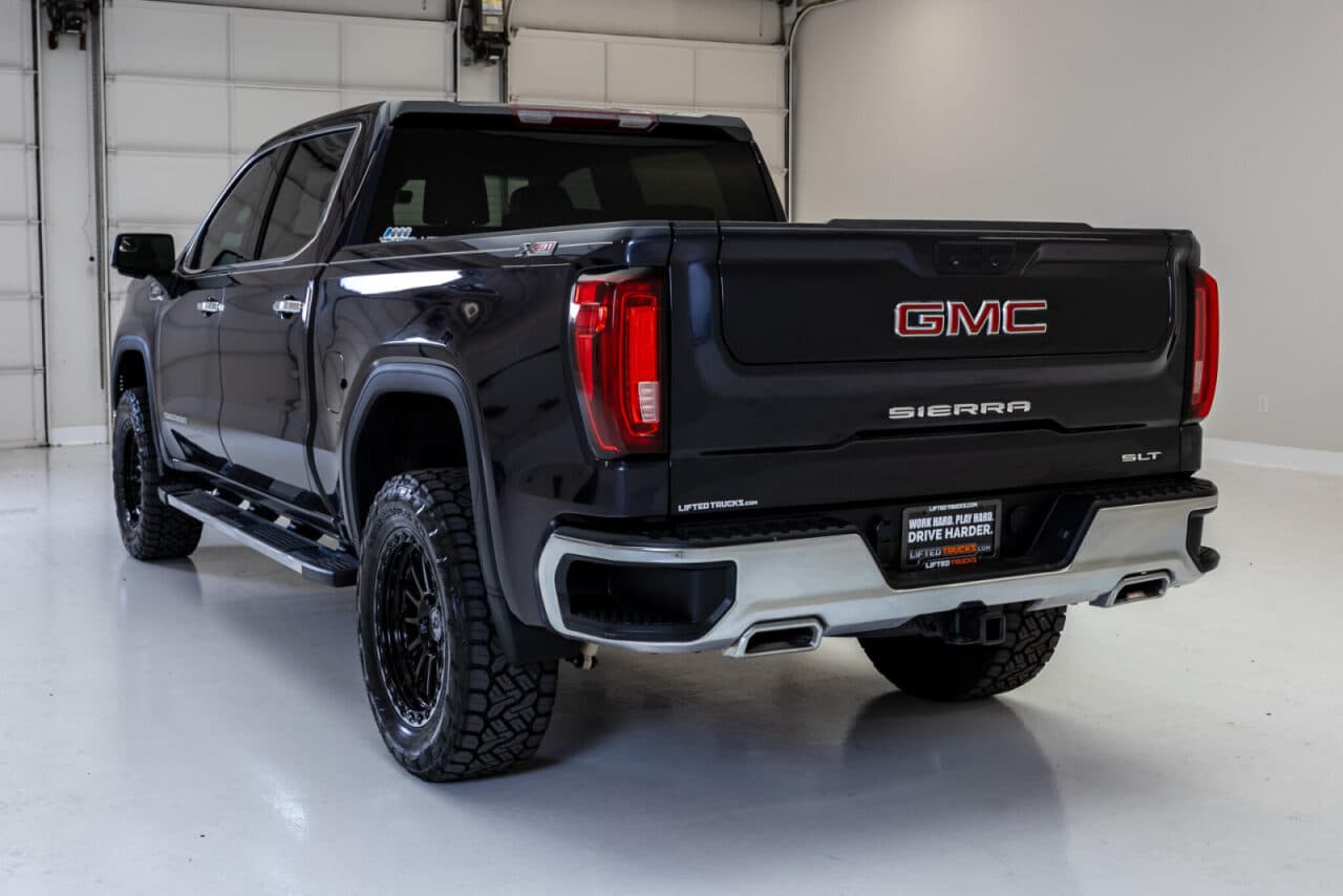 2023 GMC Sierra 1500 SLT — photo 5 of 36