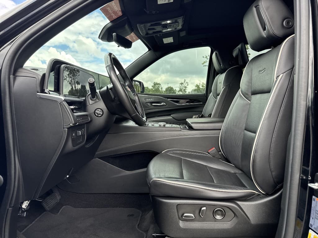 2021 Cadillac Escalade Sport — photo 8 of 32