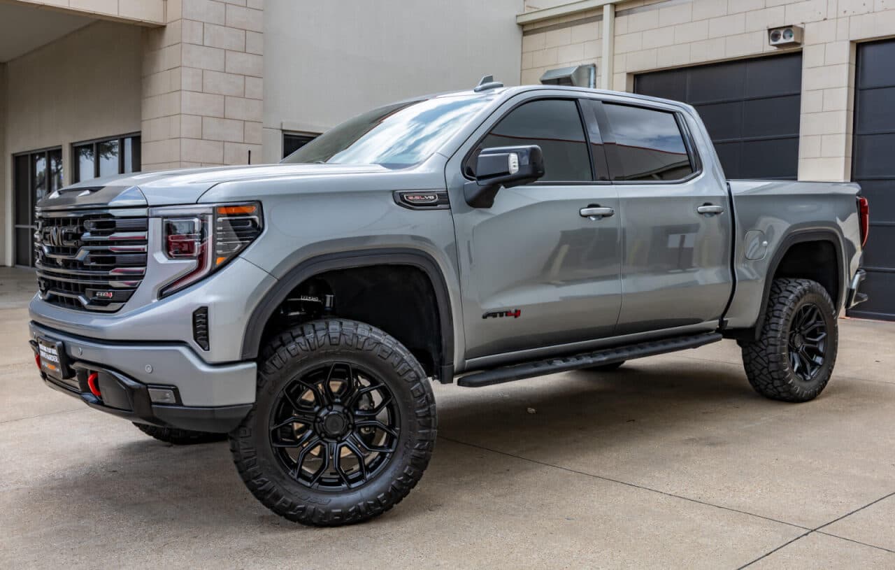 2024 GMC Sierra 1500 AT4 — photo 3 of 40