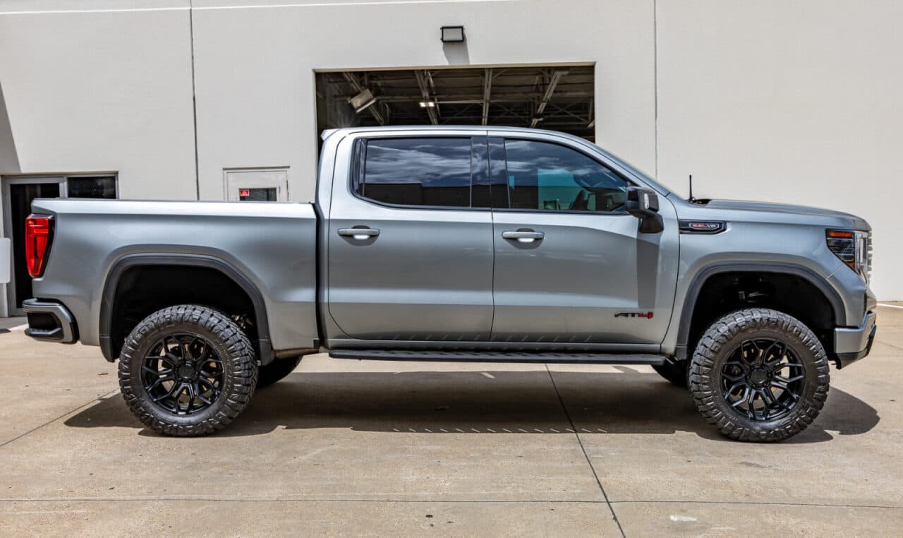 2024 GMC Sierra 1500 AT4 — photo 9 of 40