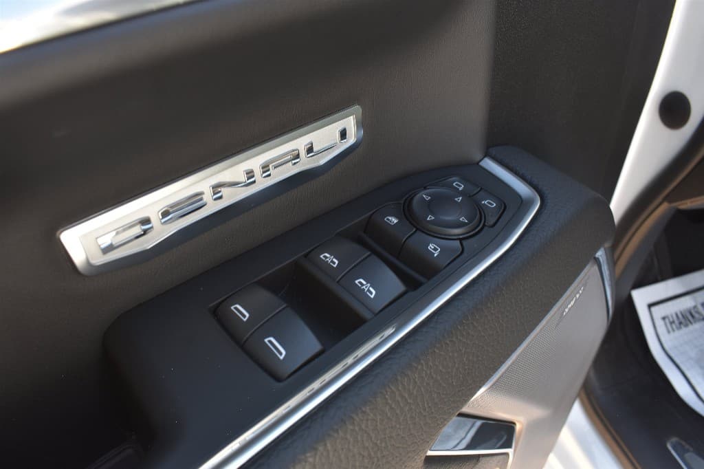 2023 GMC Sierra 1500 Denali 4WD — photo 11 of 22