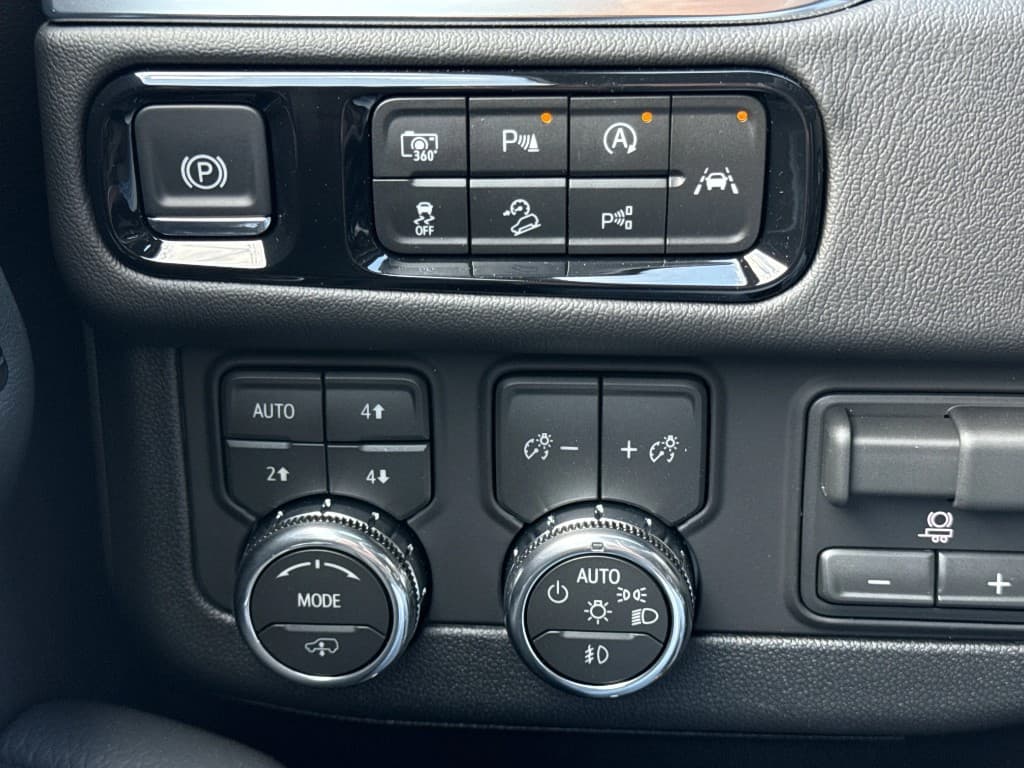 2026 GMC Yukon Denali 4WD — photo 13 of 20