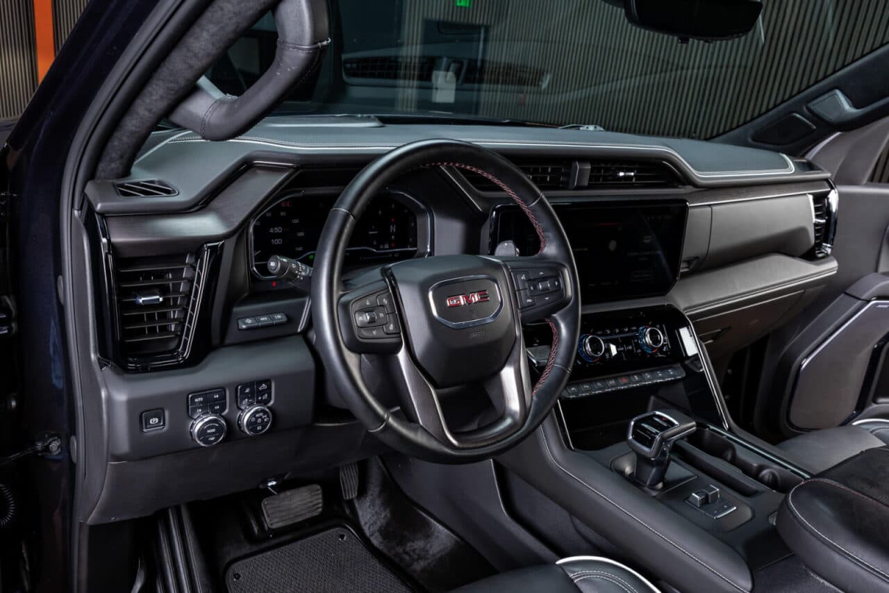 2025 GMC Sierra 1500 AT4X — photo 13 of 38