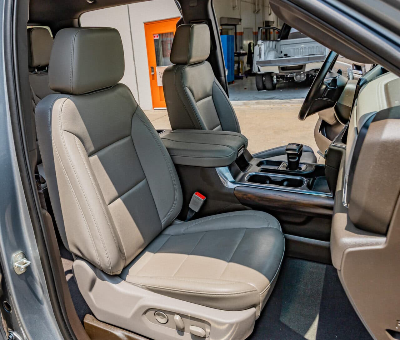 2023 GMC Sierra 1500 SLT — photo 29 of 39